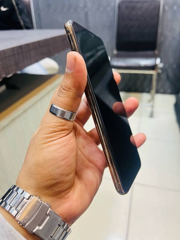 Iphone 11 Pro Max 512gb PTA Approved 4