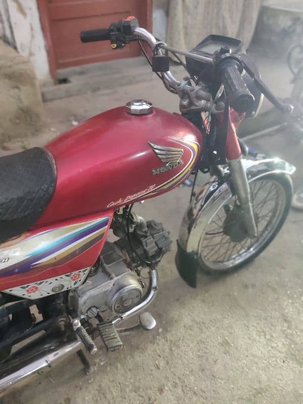 Honda 70 Mint Condition 2014 Model. 6