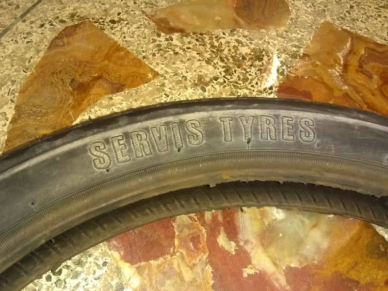 SERVICE KA PICHLA TYRE HAI OK CONDITION 0