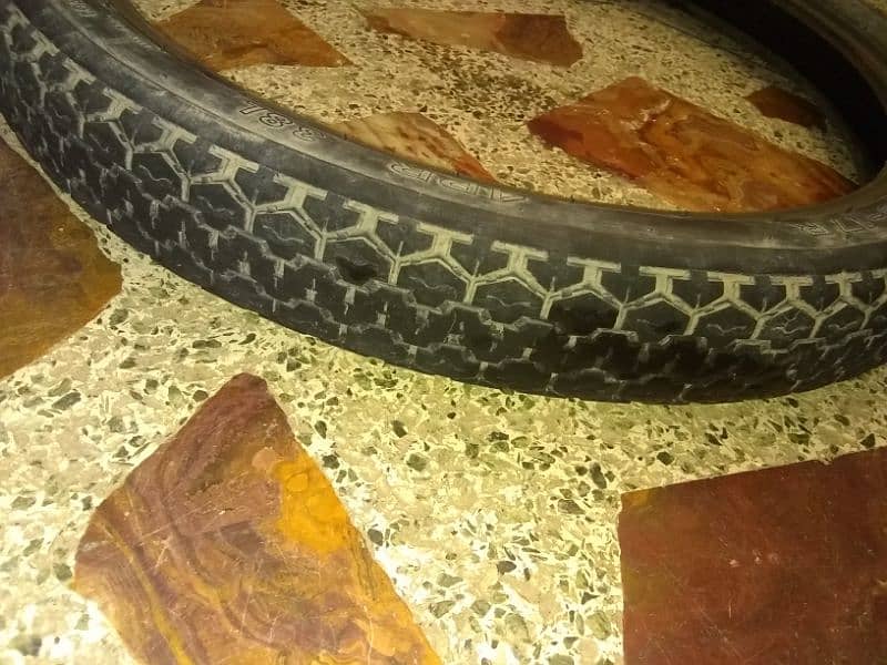 SERVICE KA PICHLA TYRE HAI OK CONDITION 6