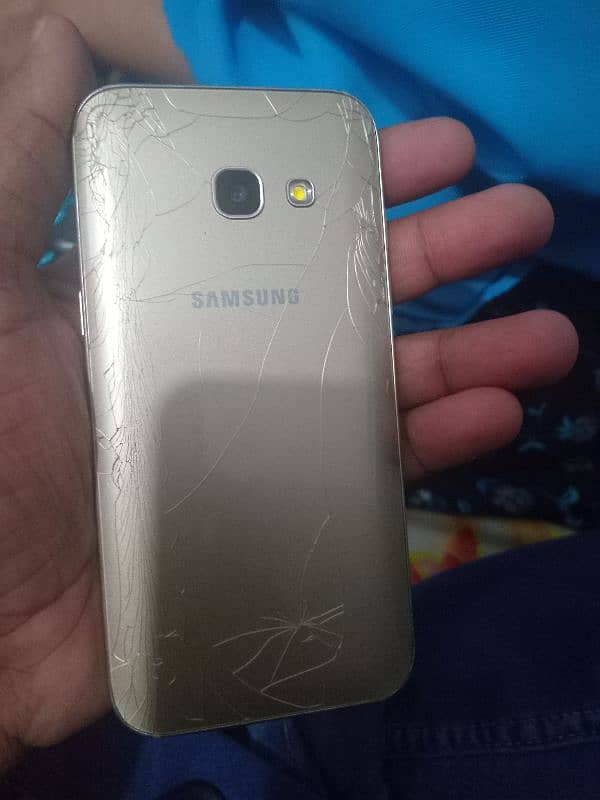 SAMSUNG A3 2017 1