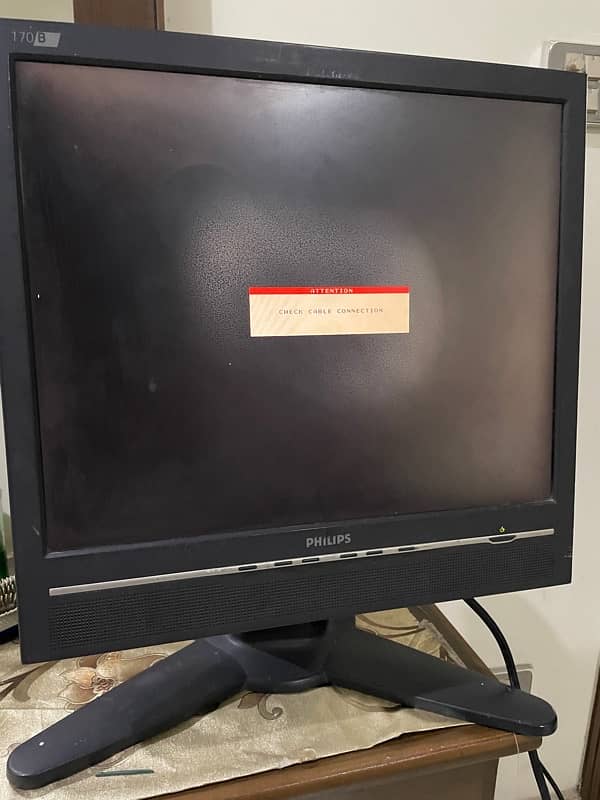 2 lcd screens in working condition 4