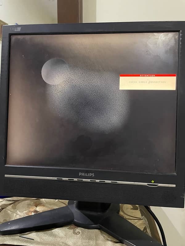 2 lcd screens in working condition 5