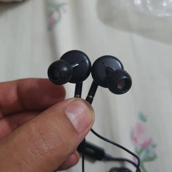 LG genuine handsfree 2