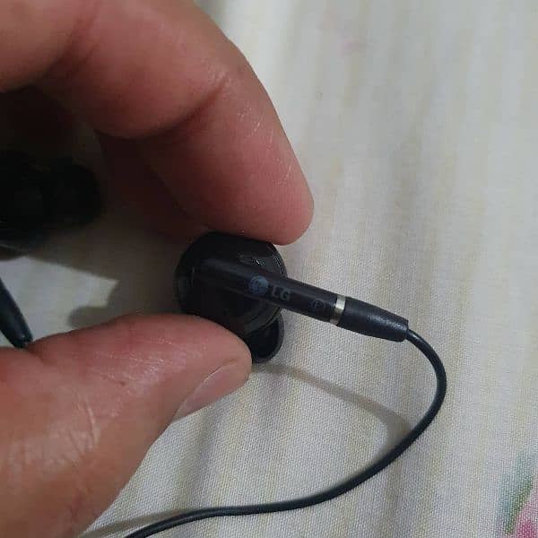 LG genuine handsfree 5