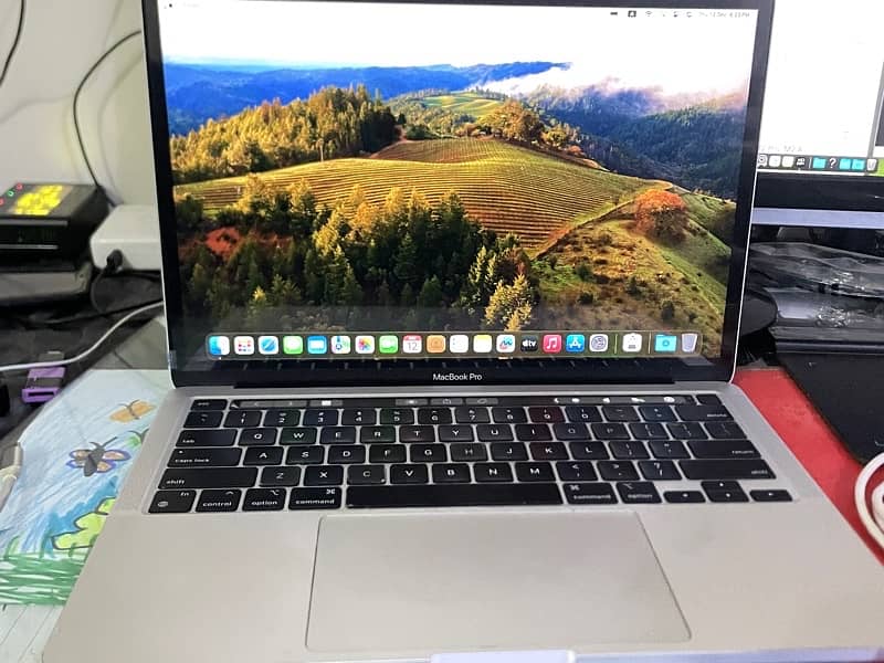 MacBook pro M1  8gb 512gb touch bar touch id  free typeC hub 7