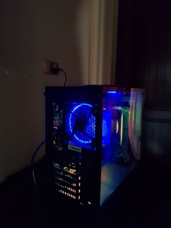 gigabyte c200 gaming pc 0