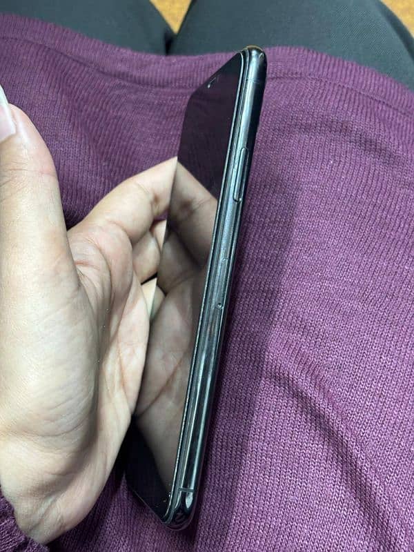 IPhone 11 pro max Sim working without PTA 5