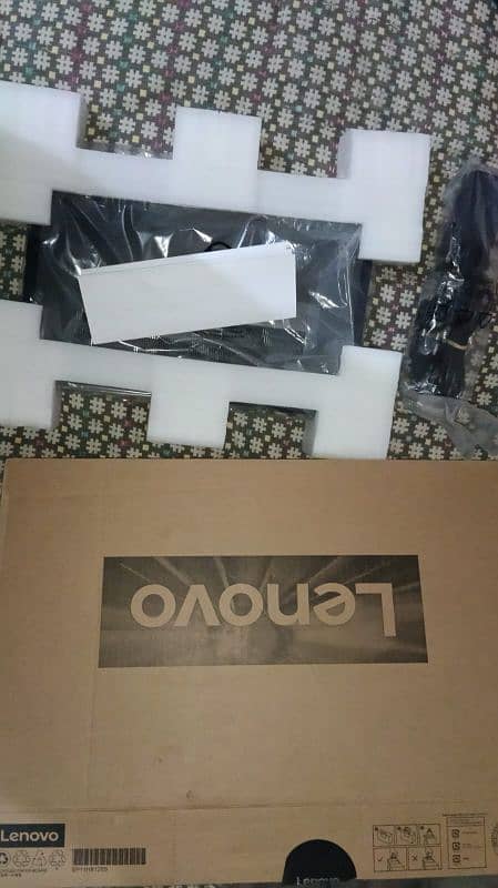 Lenovo G3 V15 Windows 11 (Box Open) 1