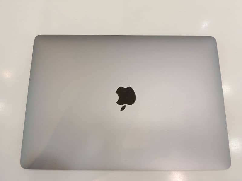 MACBOOK AIR 2018 !! 13-INCH !! 8 GB RAM !! 256 GB SSD 1