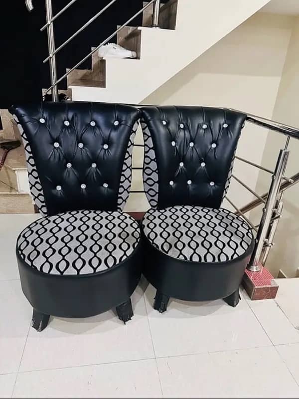 coffee chairs with table — urgent selling 1