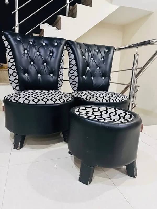 coffee chairs with table — urgent selling 2