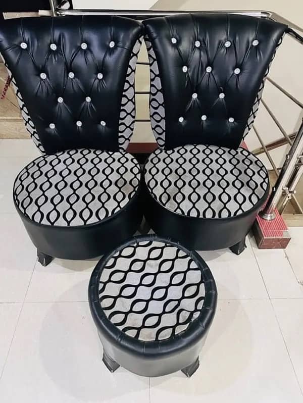 coffee chairs with table — urgent selling 4