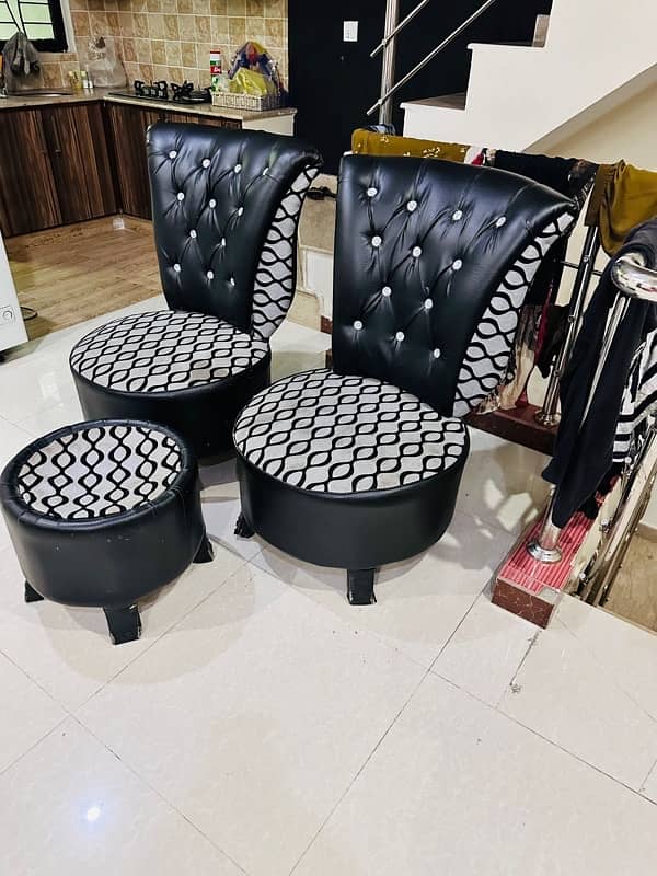 coffee chairs with table — urgent selling 7