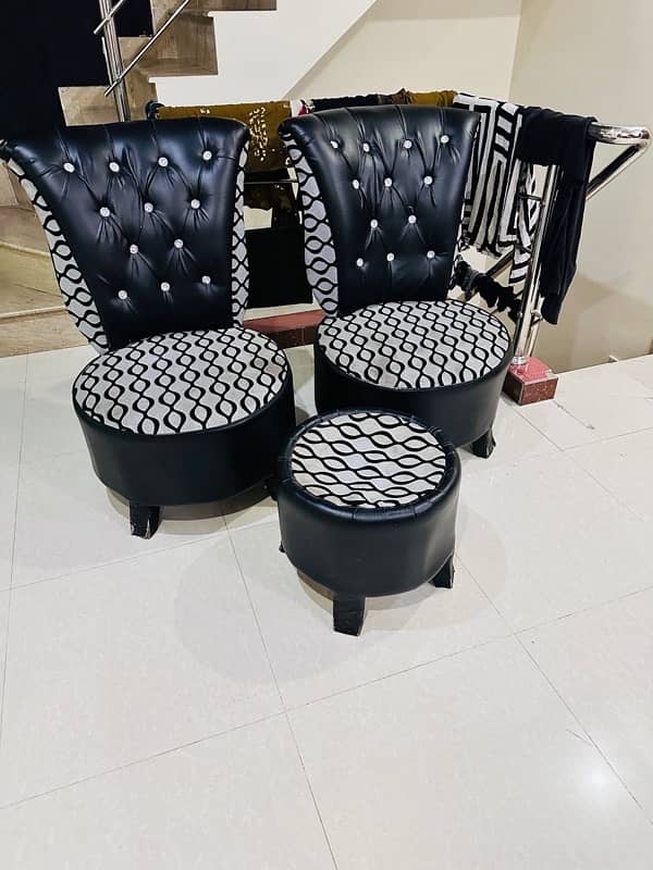 coffee chairs with table — urgent selling 8