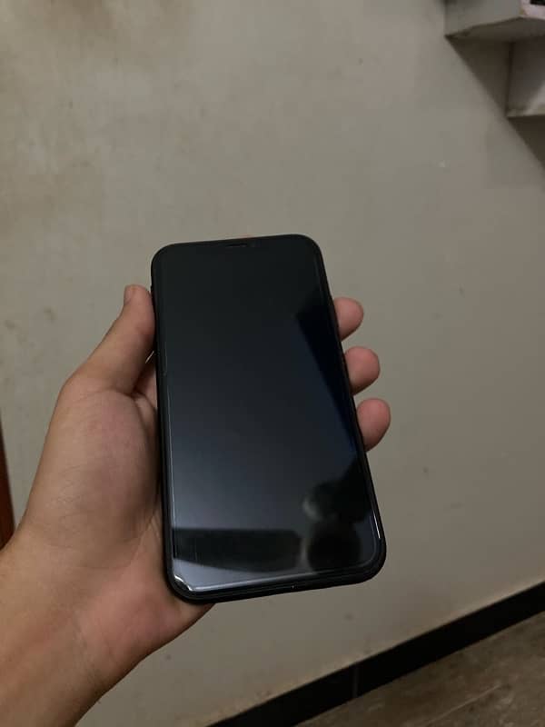 iPHONE XR 0