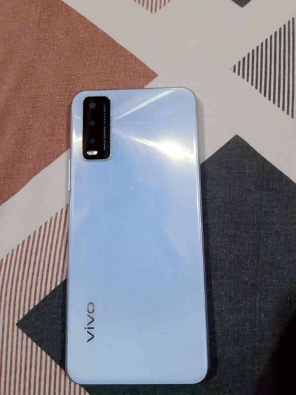 Vivo y20 4GB 64GB box dopter available data cable nahi ha 1