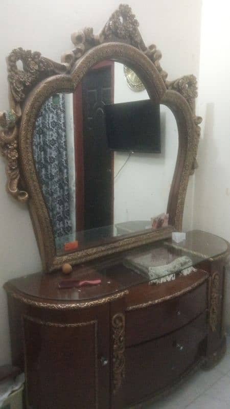 dressing table 0