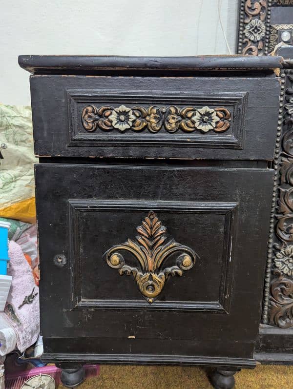 used Mirror Dressing table with 2 small size drawer 2