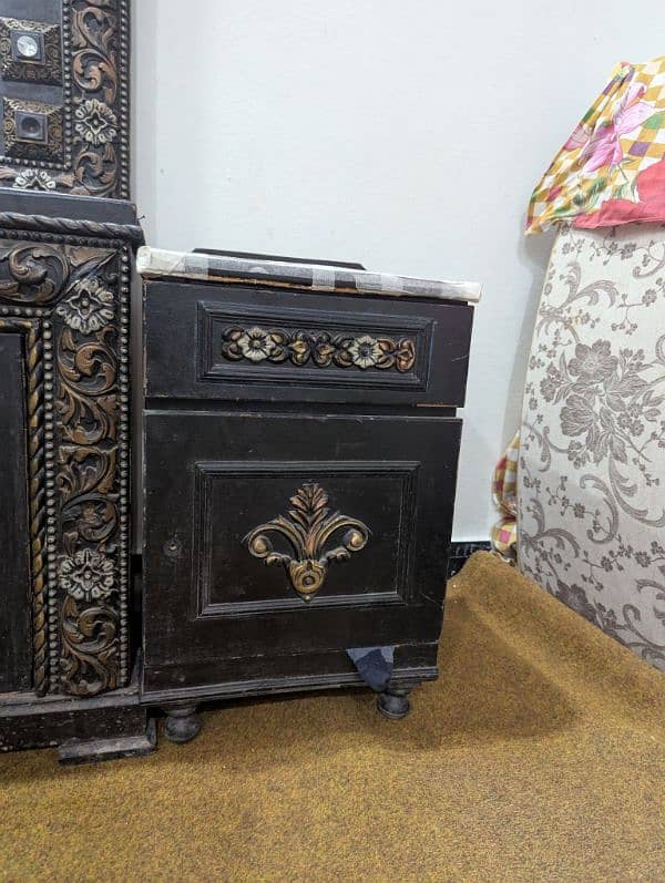 used Mirror Dressing table with 2 small size drawer 3