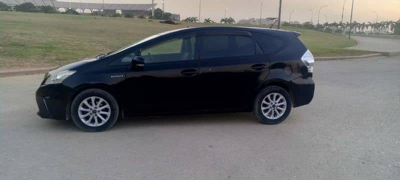 Toyota Prius Alpha Good Condition 7