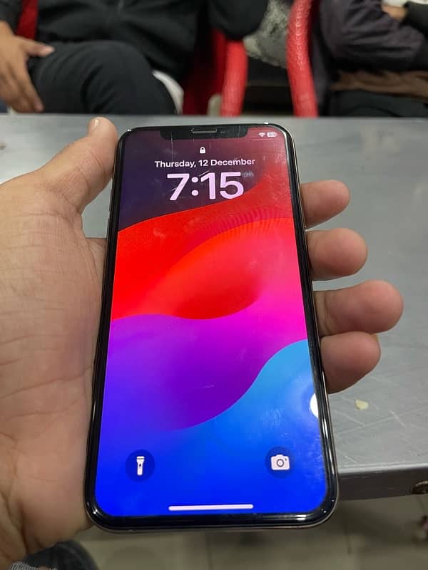 Iphone xs  10/10 condition 3