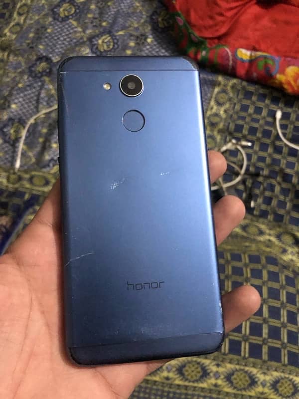 Honor 7c 1