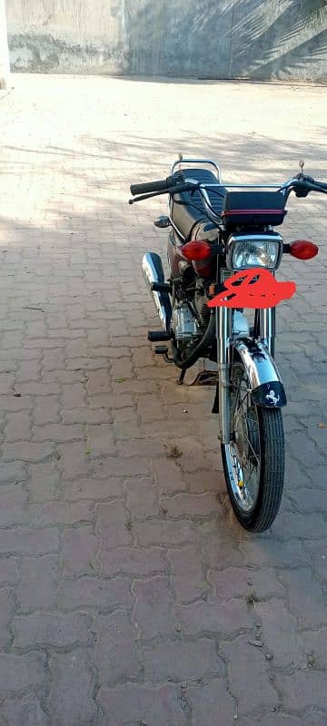 Honda 125 black colour new tyre new chane grarey set 2