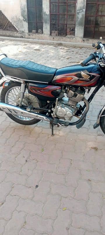 Honda 125 black colour new tyre new chane grarey set 4