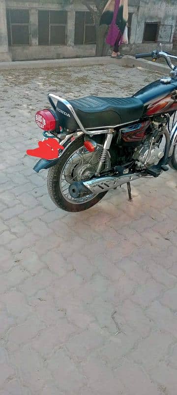 Honda 125 black colour new tyre new chane grarey set 8