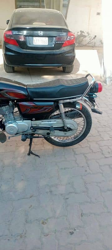 Honda 125 black colour new tyre new chane grarey set 9