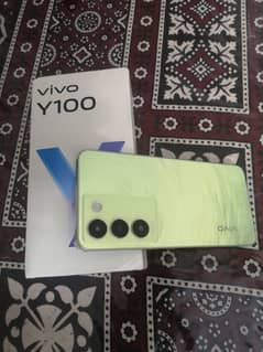 Vivo Y100 8Gb 256Gb with all accessories