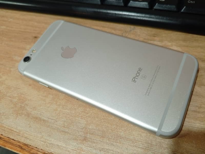 Apple iPhone 6S 4