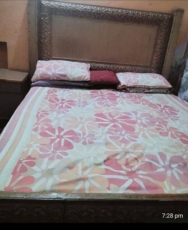 Full heavy solid wood bed set  1 bed 2 sidetables  1 dressing 3