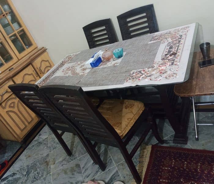 Seconde Hand Dining Table & Chairs For Sale Condition 10/10. 0