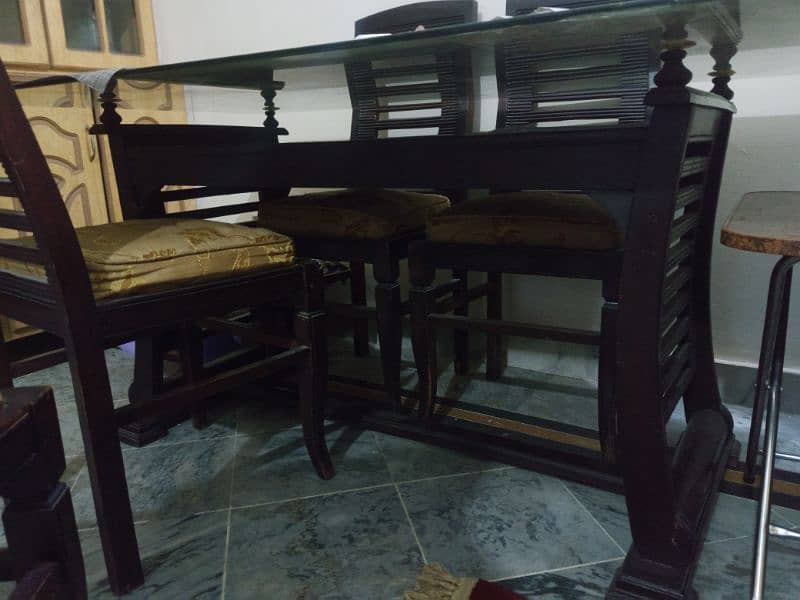 Seconde Hand Dining Table & Chairs For Sale Condition 10/10. 4