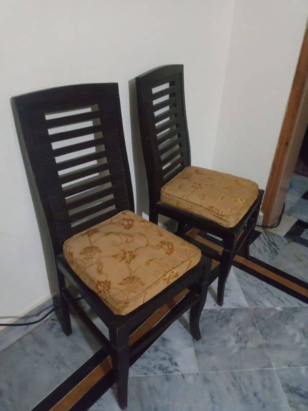 Seconde Hand Dining Table & Chairs For Sale Condition 10/10. 6