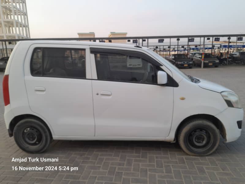 Urgent Sale: Suzuki Wagon R VXL 2017 - First Owner - 03041808046 5