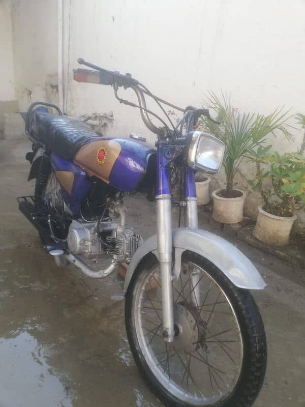 Super Asia bike hy Bhut smooth bs zrorat hy peso ki call 03160945432 0