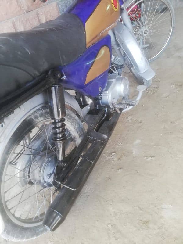 Super Asia bike hy Bhut smooth bs zrorat hy peso ki call 03160945432 3