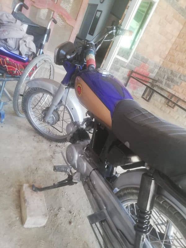 Super Asia bike hy Bhut smooth bs zrorat hy peso ki call 03160945432 5