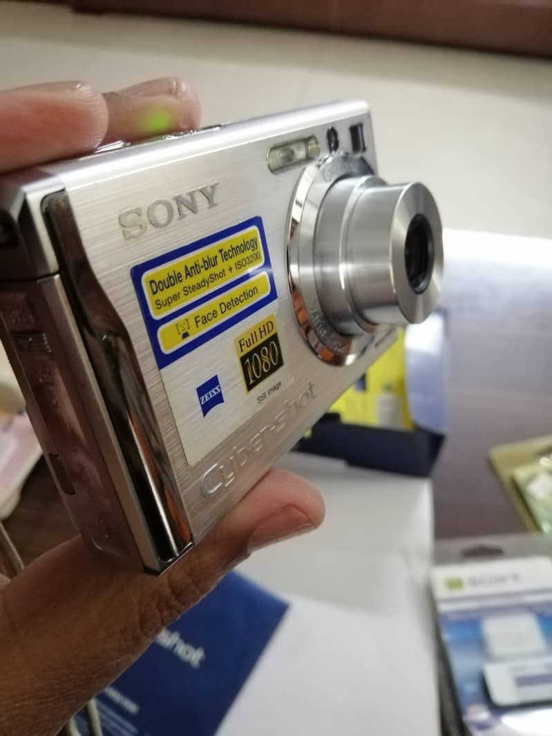 Sony DSC-W80 1