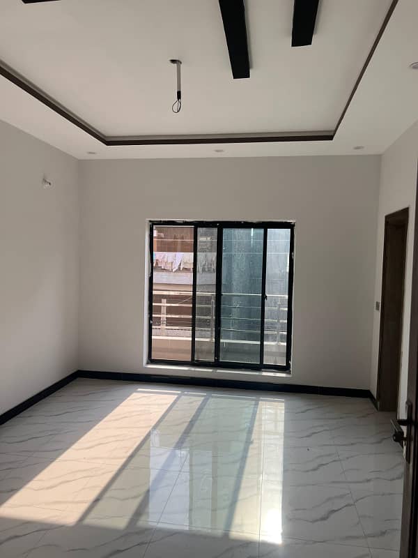 10 MARLA PERFECT LOCATION HOUSE AVAILABLE FOR SALE IN PUNJAB UNIVERSITY - BLOCK D 8