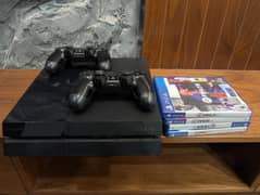 PS4 with 2 original controllers