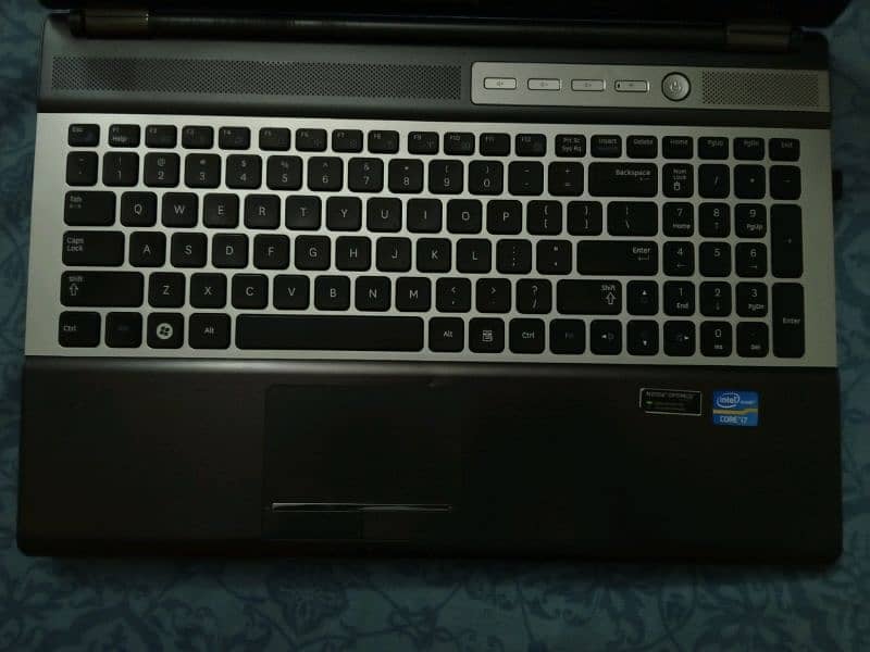 Samsung laptop core i7. 1