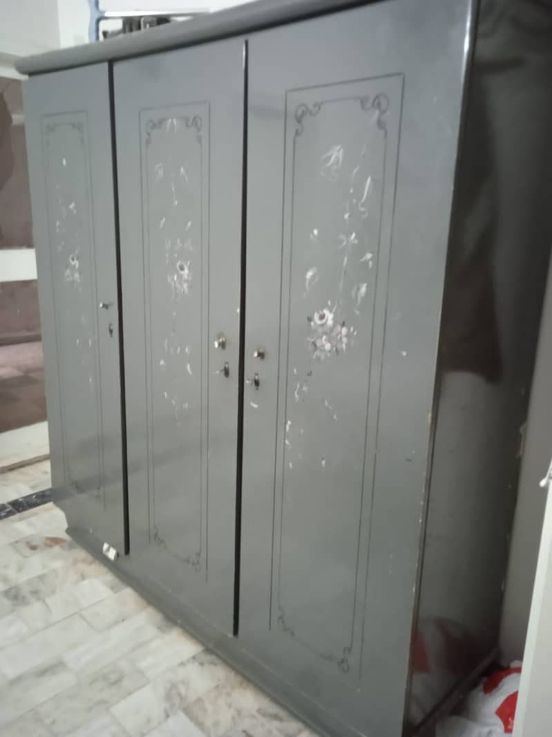 3 Doors Wardrobe/Closet for sale 3