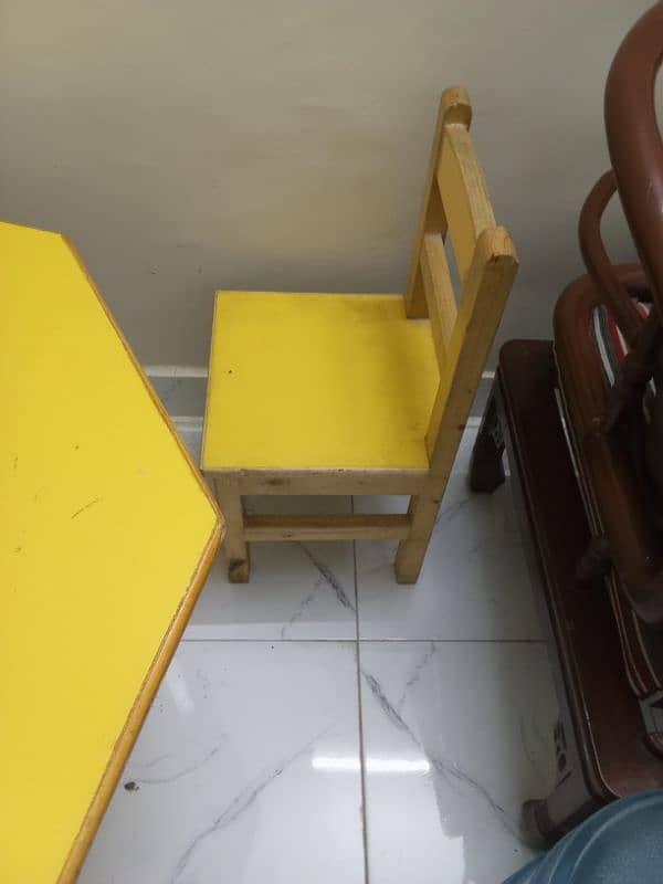 kids table and three chairs 2