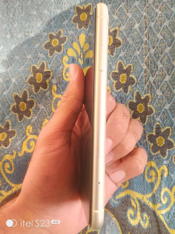 iPhone 11 condition 10/10 12