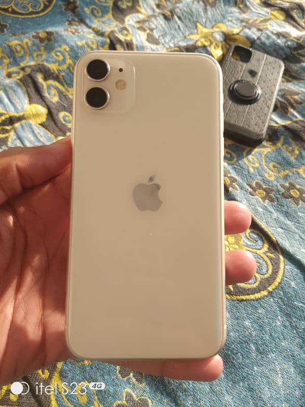 iPhone 11 condition 10/10 13