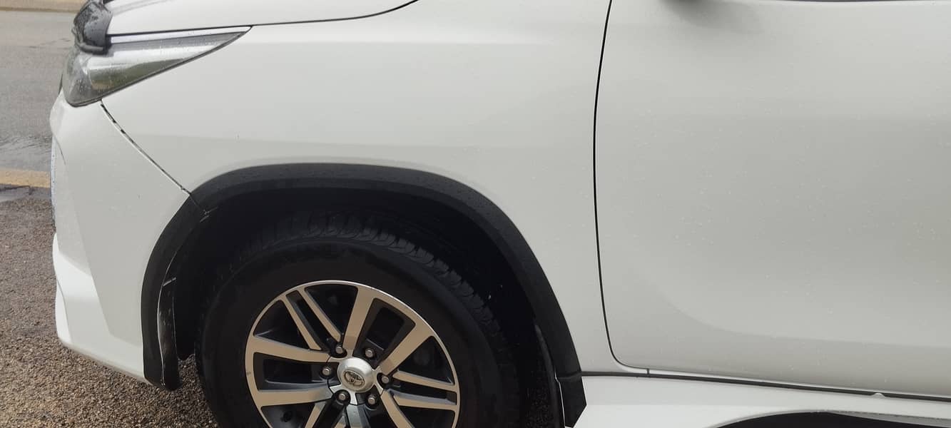 Toyota Fortuner 2017 SUV 4